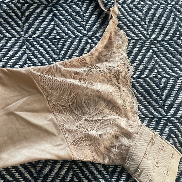 3 Bali Bras excellent condition 36dd - Picture 5 of 10